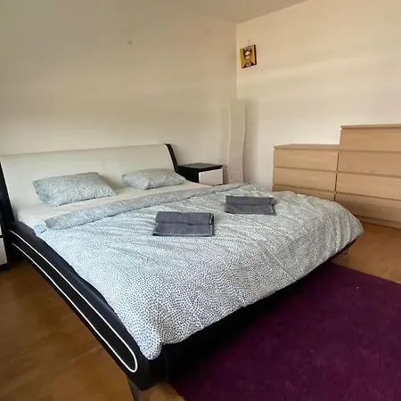 Sunset View, Near The Airport & Private Parking * Bratislava