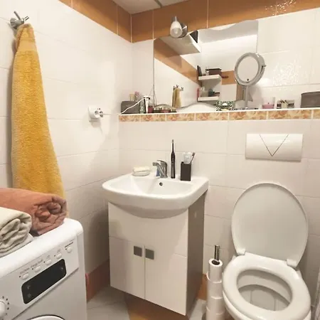 Sunset View, Near The Airport & Private Parking Apartmán