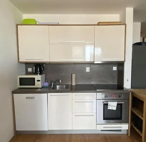 Sunset View, Near The Airport & Private Parking Apartmán Bratislava