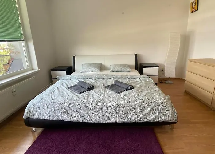 Sunset View, Near The Airport & Private Parking Apartmán