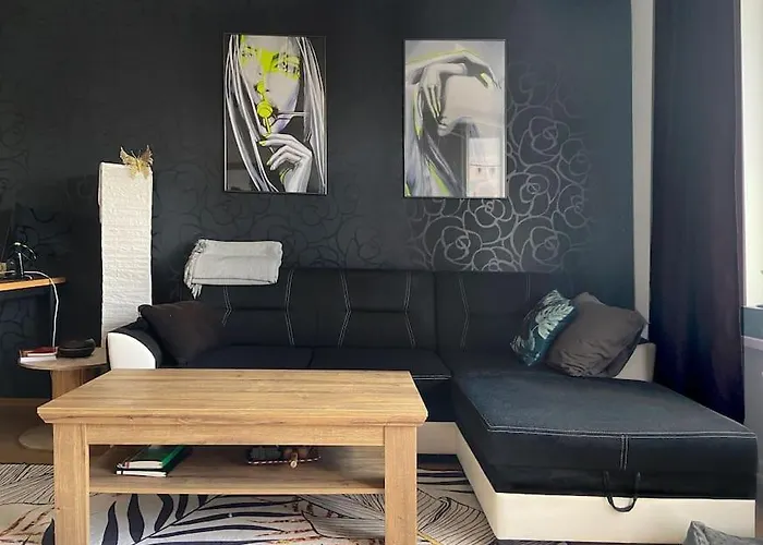 Sunset View, Near The Airport & Private Parking * براتسيلافا