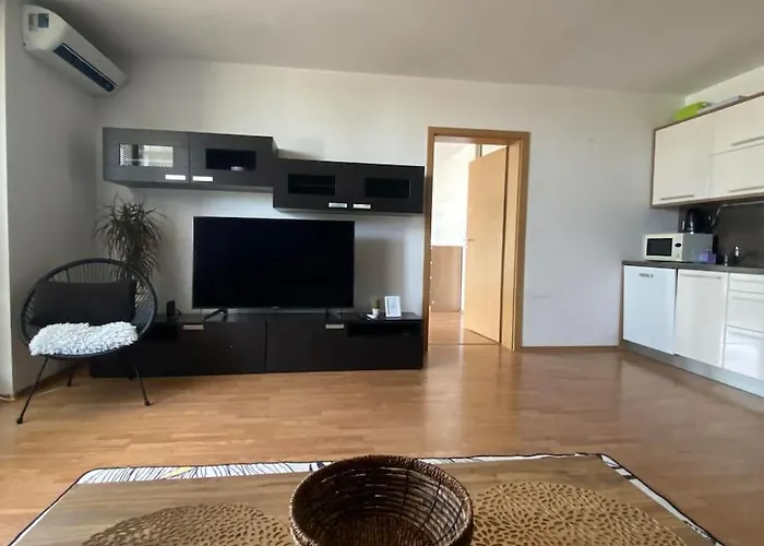 شقة Sunset View, Near The Airport & Private Parking