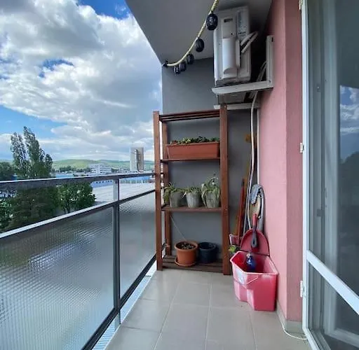 Sunset View, Near The Airport & Private Parking *