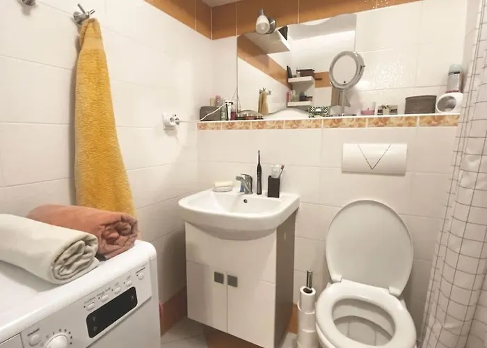 Sunset View, Near The Airport & Private Parking شقة